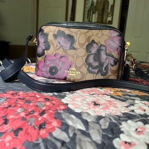 Coach Jes Crossbody Signature Canvas Kaffe Fassett
Print